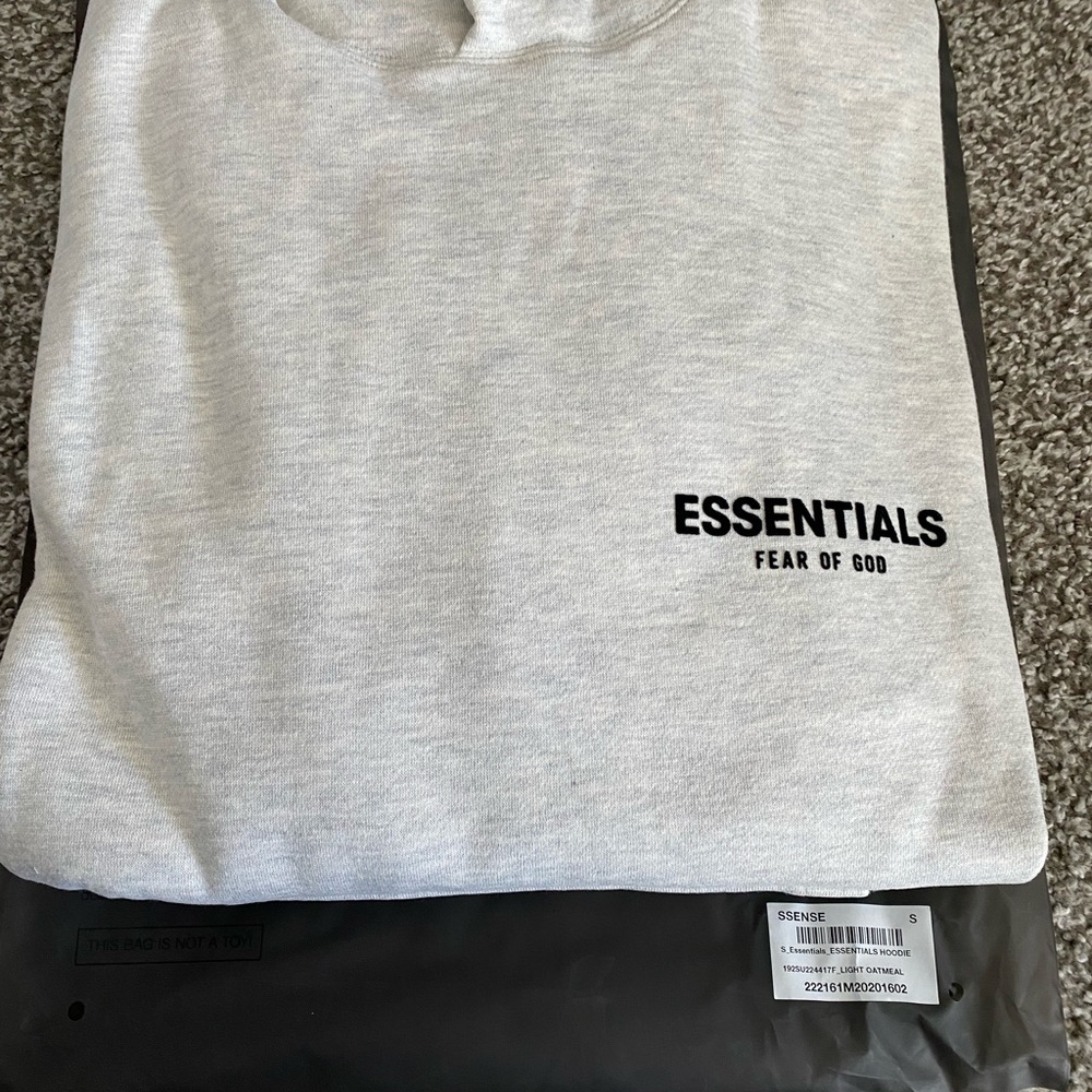 ESSENTIALS FEAR OG GOD LIGHT OATMEAL PULLOVER HOODIE SMALL - Picture 11 of 13